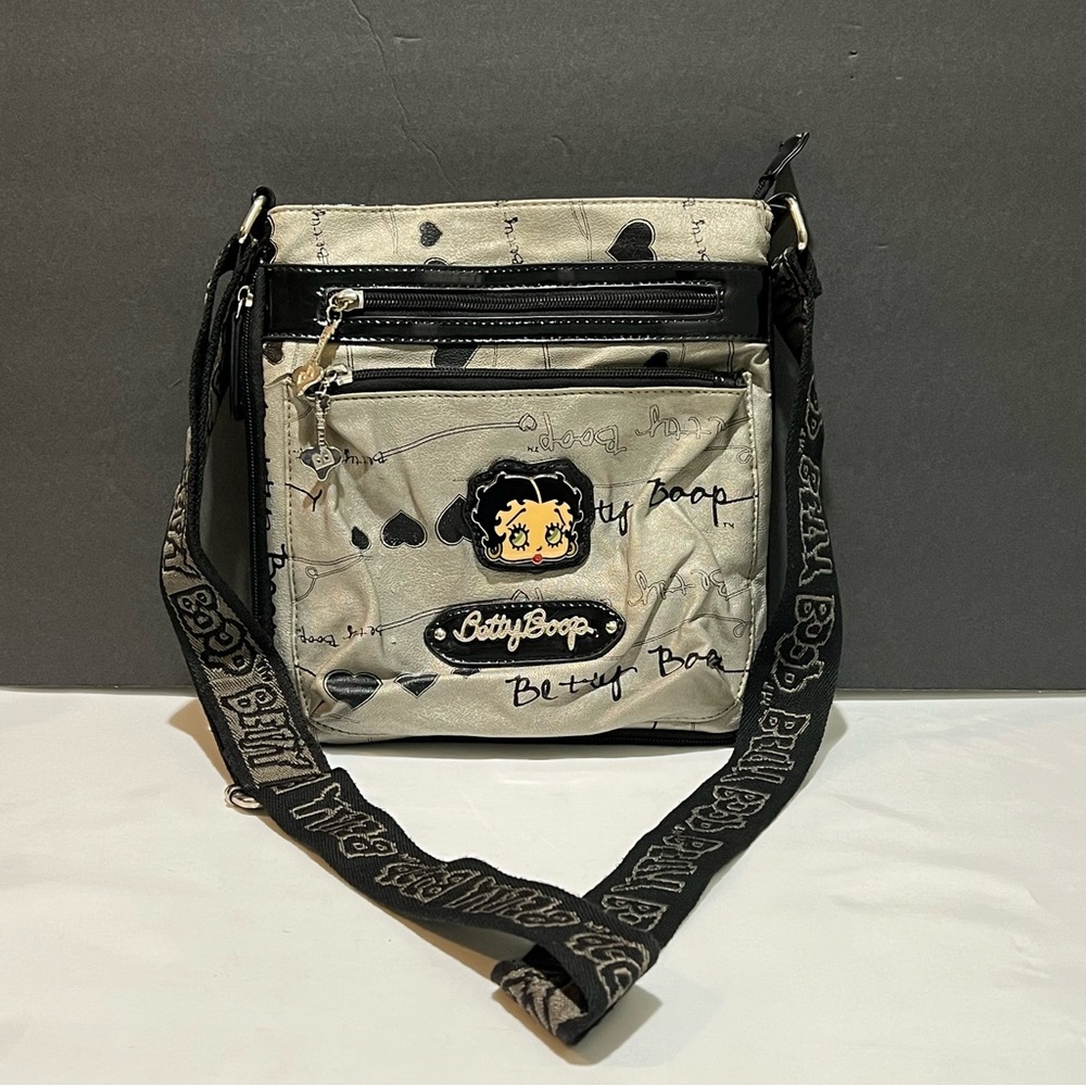 Betty Boop Crossbody Bag - Quirky Chic for Your Everyday Adventures